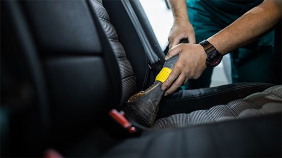luxury-car-vacuuming